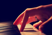 壹号娱乐:尼科的内裤都露了!亚马尔故意拉低球裤“吊儿郎当”回击范德法特.